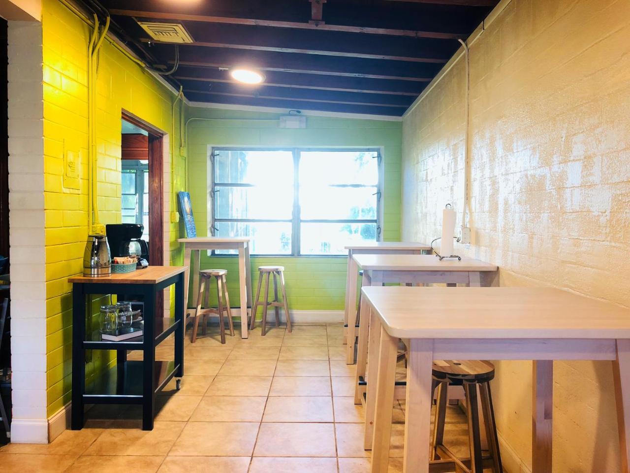 棕榈湖畔度假酒店及旅舍 塞利布雷申 外观 照片
